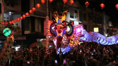 38 Replika Naga Bersinar Siap Meliuk di Cap Go Meh Pontianak