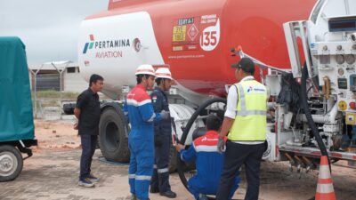Pertamina Lakukan Pengisian Avtur Perdana di Bandara Singkawang