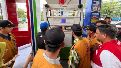 Pastikan SPBU Tak Curang, Tim Pengawasan Uji Tera Pompa SPBU di Pontianak