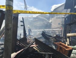 Akibat Korsleting Listrik, Tujuh Rumah di Beting Pontianak Ludes Terbakar