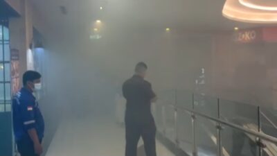 Ayani Mega Mall Pontianak Terbakar, Pengunjung Berhamburan Keluar