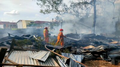 Mess Pekerja Perumahan di Jalan Purnama Dua Pontianak Terbakar