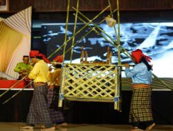Drama Musikal Perjalanan Opu Daeng Manambon Sukses Digelar KKSS Kalbar