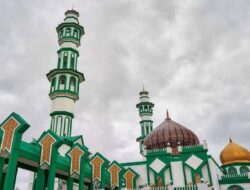 Pengurus Masjid Raya Singkawang Tegaskan Tidak Ada Pelemparan Batu ke Kaca Masjid