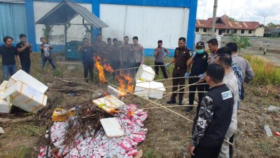 Mengandung Zat Berbahaya, Ribuan Kosmetik Ilegal Dimusnahkan di Sambas