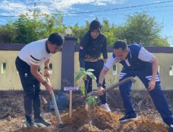 Peringati HUT Bhayangkara ke-79, Polres Singkawang Tanam Pohon