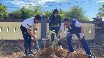 Peringati HUT Bhayangkara ke-79, Polres Singkawang Tanam Pohon