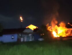 Kabel Tiang Listrik Terbakar Alasan Warga Parit Sembin Panggil Damkar