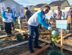 Wujudkan Program Pemerintah, Real Estate Indonesia Tanam Pohon di Komplek Kemyla 5 Kubu Raya