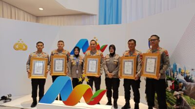 Kapolres Singkawang Terima Penghargaan Pelayanan Prima dan Zona Integritas di Lingkungan Polri