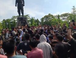 Ratusan Supir Truk Gelar Aksi Tuntut Ketersediaan BBM Subsidi di Kalbar