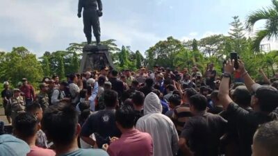 Ratusan Supir Truk Gelar Aksi Tuntut Ketersediaan BBM Subsidi di Kalbar
