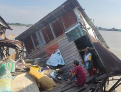 Satu Rumah di Pontianak Roboh Akibat Dihantam Gelombang Kapal