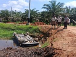 Mobil Terperosok ke Parit di Jalan Mutiara, Lansia 90 Tahun Tewas Terjebak di Dalam Kendaraan