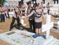 Hut Bhayangkara ke-79, Polres Bengkayang Tabur Bunga di Taman Makam Bahagia