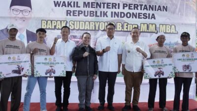 Kelompok Tani di Ketapang Terima Bantuan Alat dan mesin Pertanian