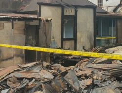 Dua Rumah di Jalan Merdeka Pontianak Ludes Terbakar, Api Diduga Berasal dari Sepeda Motor