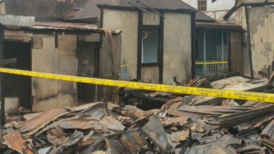 Dua Rumah di Jalan Merdeka Pontianak Ludes Terbakar, Api Diduga Berasal dari Sepeda Motor