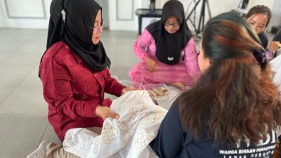 Dorong Produktivitas Warga Binaan, Lapas Perempuan Pontianak Adakan Pelatihan Batik Tulis