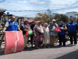 Dinsos Pontianak Salurkan Bantuan Logistik untuk Korban Kebakaran di Jalan Merdeka