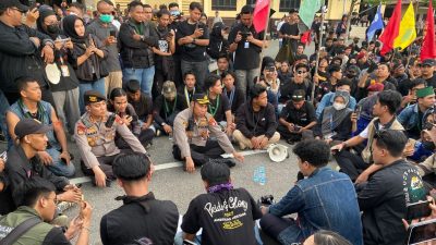 Mahasiswa Bacakan ‘Putusan Mahkamah Rakyat’ Tuntut Kapolda Kalbar dan Kapolresta Pontianak Dicopot