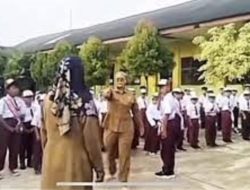 Viral! Guru ASN Ngamuk di Upacara Bendera, Ancam Cekik Murid di SDN 5 Kedondong