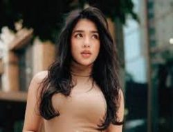 Ultah Ke-23, Davina Karamoy Bikin Heboh dengan Gaun Putih Dipadu Sepatu Sporty!