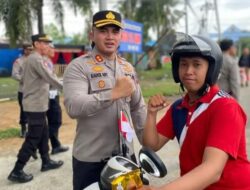 Polres Kubu Raya Bagikan 100 Bendera Merah Putih, Ajak Warga Rayakan HUT RI ke-80