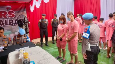 Tergiur Upah Besar, Pasutri Asal Malaysia Selundupkan 2 Kg Sabu ke Kalbar