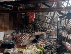 Kebakaran 11 Ruko di Pasar Senggol Kubu Raya Diduga Akibat Konsleting Listrik