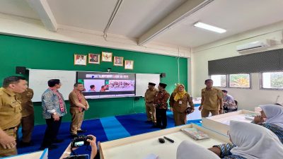Transformasi Pendidikan Digital: Smart Board dan Internet Gratis Hadir di SMA Kalimantan Barat