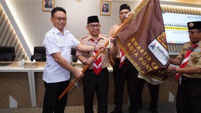 Edi Kamtono Lepas Kontingen Pramuka Kota Pontianak ke Raimuna Sintang