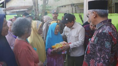 Warga Serbu 3.500 Paket Sembako Murah di Pontianak Utara