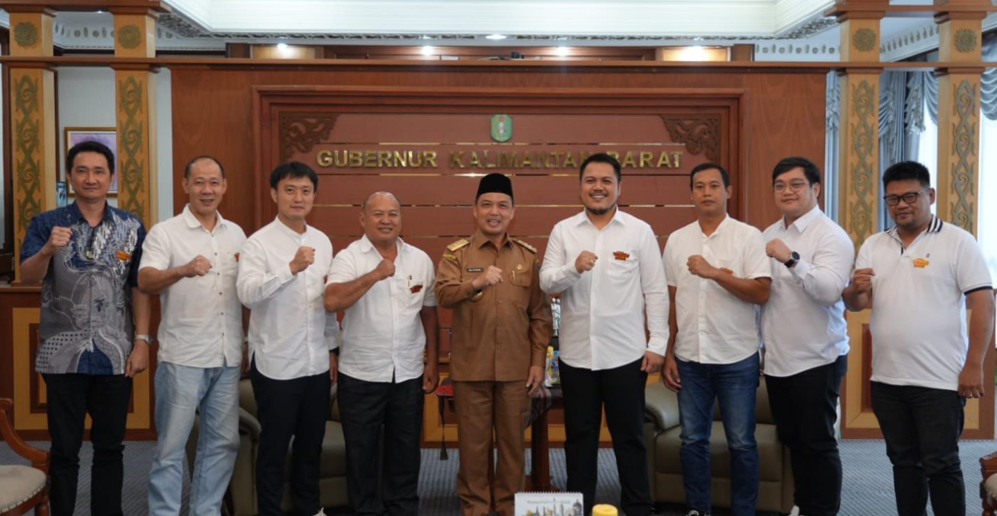 Gubernur Kalimantan Barat Ria Norsan bersama pengurus Asosiasi Penangkar dan Pedagang Siluk (APPS).