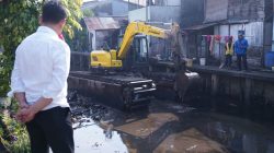 Wujudkan Drainase Optimal, Pemkot Pontianak Normalisasi Parit Tokaya