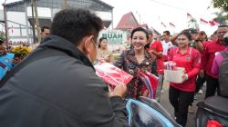 Bagikan Ribuan Bendera, Karolin Tekankan Persatuan di Tengah Efisiensi Anggaran