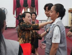 Tutup KKM FISIP Untan, Karolin: Mahasiswa Harus Jadi Generasi Emas, Bukan Cemas