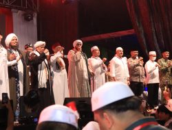 Ribuan Warga Padati Kalbar Bersholawat Merah Putih